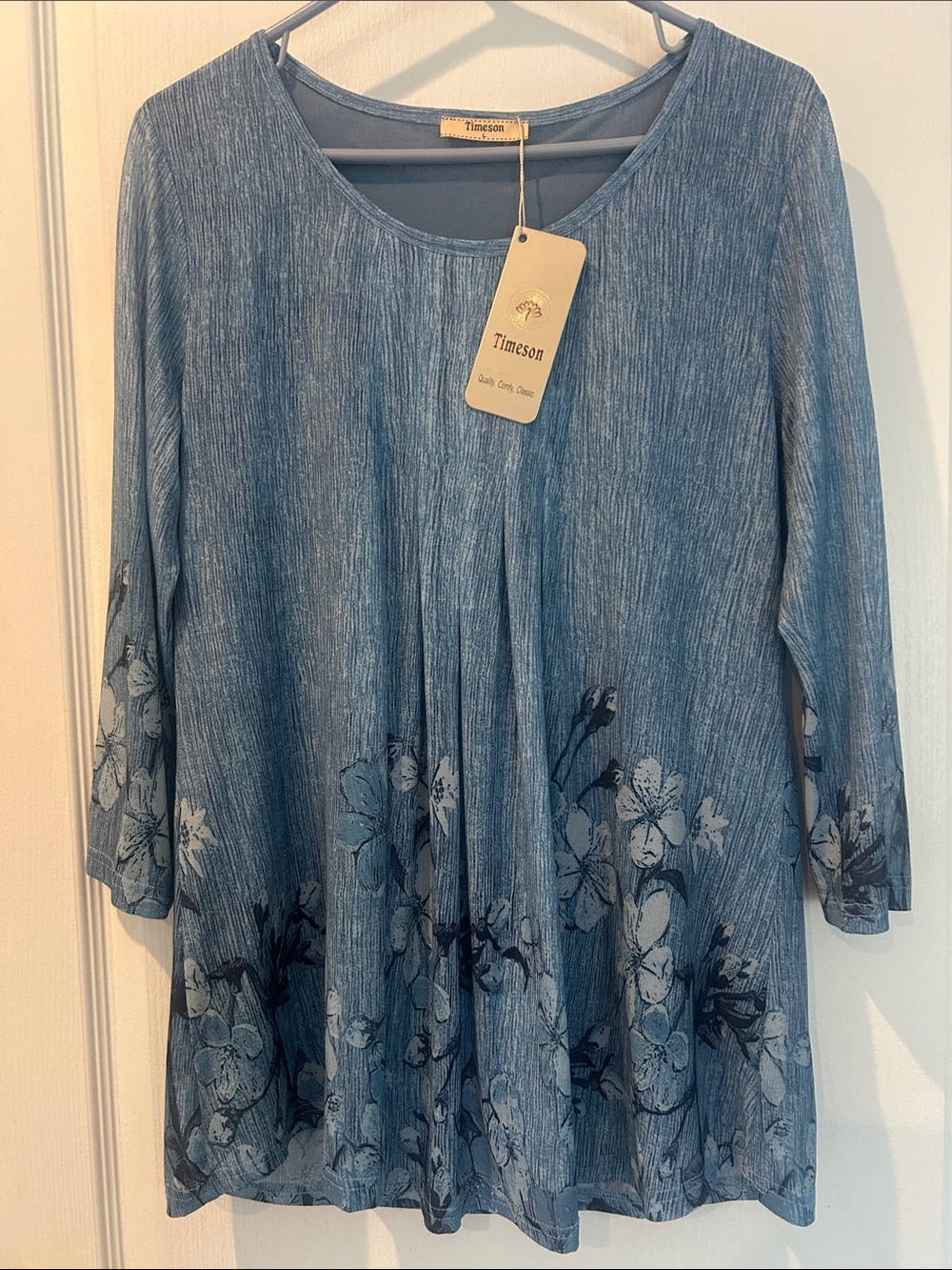 New timeson beautiful soft Blue Floral Women's Top large